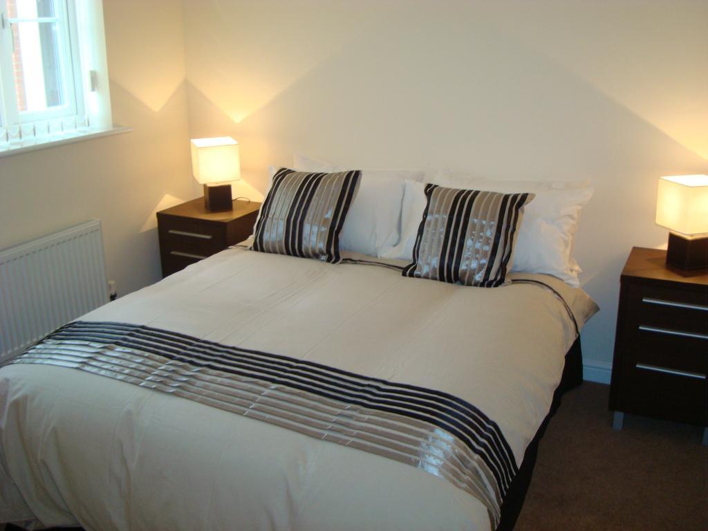 At Home In The City Serviced Apartments Newport Extérieur photo
